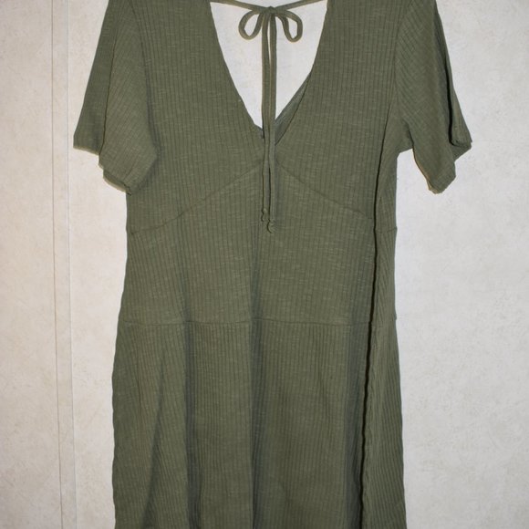 Brand New GB Green Tied Back V-Neck Ribbed Knit Short Sleeve Dress - Picture 4 of 7